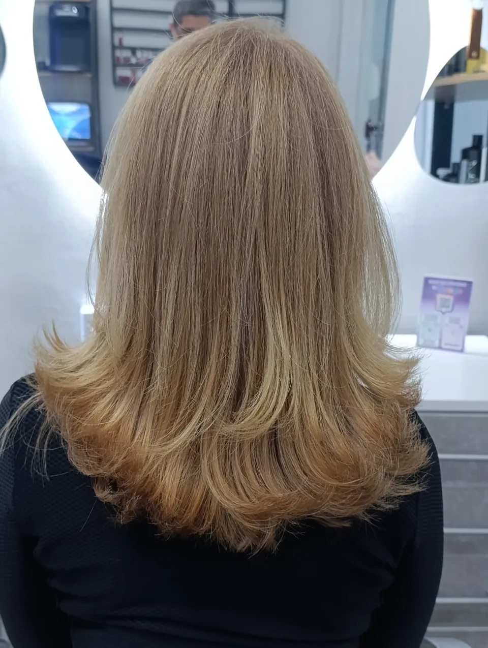 Corte com pontas para fora em loiro bege