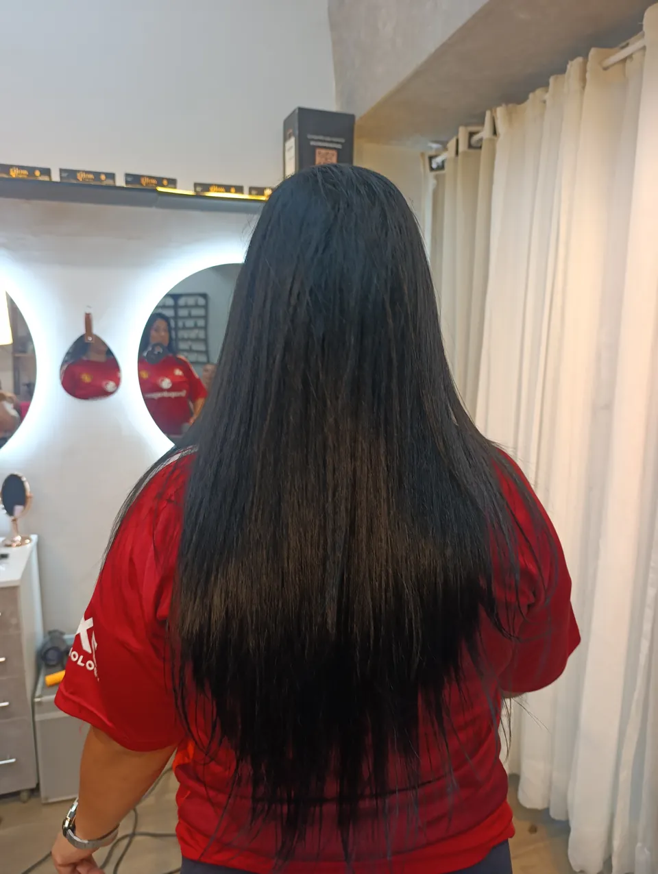 Liso preto longo e alinhado